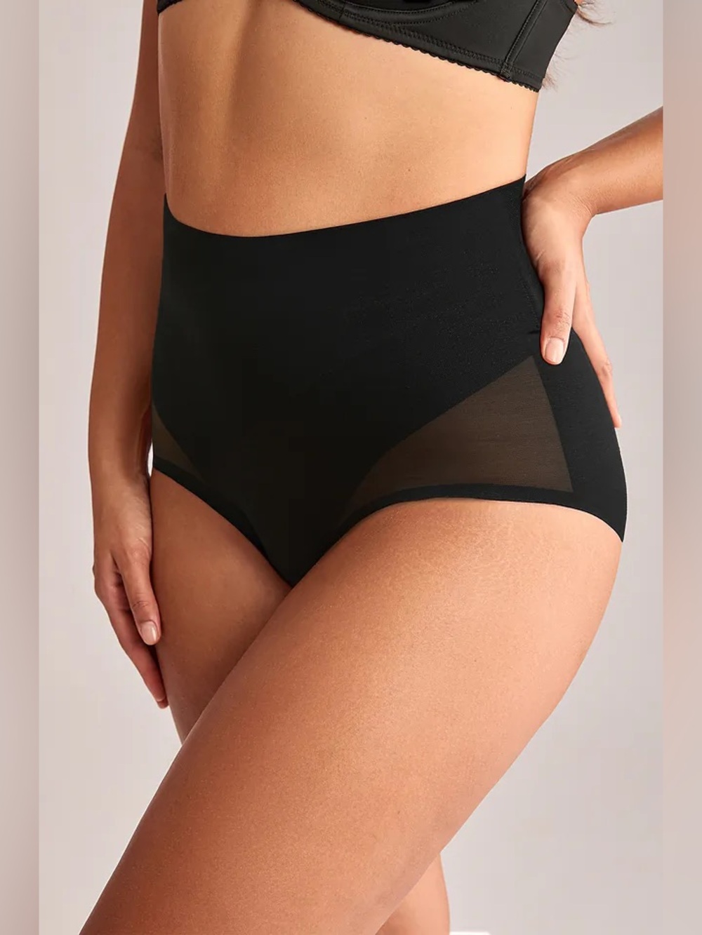 Cupshe Black High-Waist Shapewear Briefs with Mesh Panels